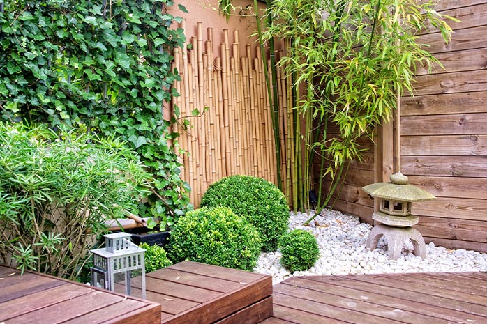 The furnishing style of an Asian-designed terrace is limited to the essentials