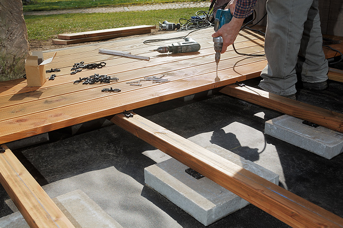 Build your own wooden terrace: with little to no skill, the assembly is easy to perform